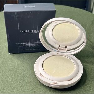 LAURA MERCIAR Translucent pressed setting powder
Brand new
In box